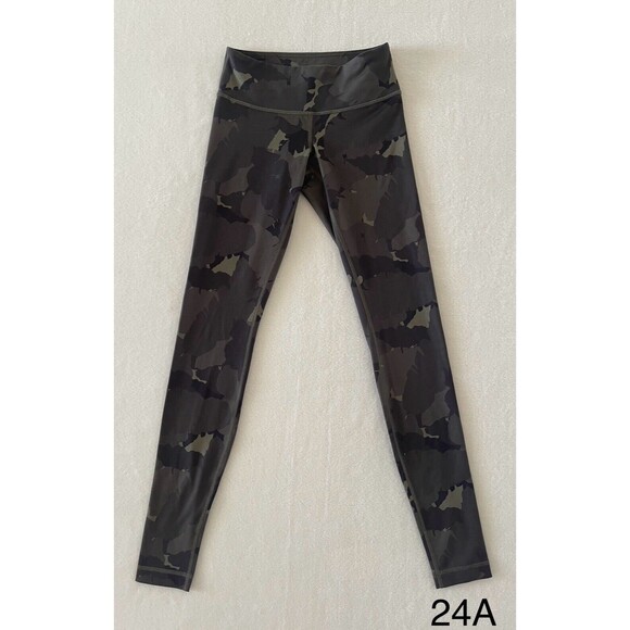 Lululemon Under Palm Party Fatigue Green Black Luon Camo Legging Pant Size 4 - Picture 1 of 8